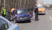 To hlava nebere! Muž naboural na dálnici, nechal tam auto a utekl!