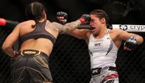 Šok v UFC. Legendární Nunesová po sedmi letech padla, Oliveira obhájil pás
