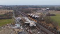 Unikátní manévr. Stavbaři na Pardubicku posouvali most pomocí hydrauliky