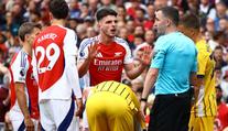 Arsenal poprvé ztratil a jeho hvězda schytala hořkou červenou, Haaland řádil