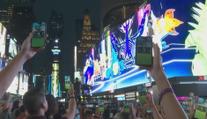 Pokémon GO oslavilo deset let. Times Square zaplnily stovky hráčů