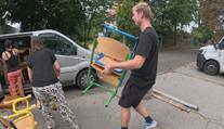 Škola se tři dny před začátkem roku stěhuje. Na pomoc přijdou i vězni