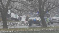 Řidič na Prostějovsku zůstal po havárii zaklíněný v autě, to začalo hořet