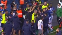 Šílené scény v portugalské lize. Padlo pět červených. Do bitky šel i podavač míčů