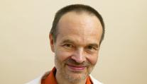 Doktor Nešpor radí: Kdy jsem závislý na alkoholu? Jak se léčit?