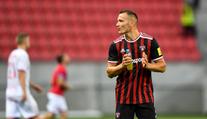 Bývalý sparťan úžasnými nůžkami vystřelil postup. Škrtel skákal v lóži