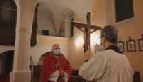 Babiš si vzpomněl na bohoslužby. Nejdřív do 15 lidí, poté neomezeně
