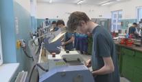 Dronaři, kamnáři i vazači květin. V Česku se dá vystudovat skoro cokoli