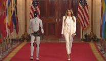 V Bílém domě byl summit o technologiích. Melania Trumpová přišla s humanoidem