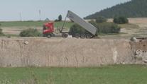 Stát vybral firmu, která dostaví dálnici D11. Začal archeologický průzkum
