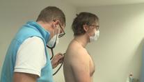 Nemocnice začínají zakazovat návštěvy. Letošní chřipková epidemie je atypická
