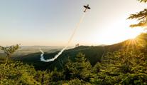 Pilot Šonka řádil na Dolní Moravě. Podletěl nejdelší visutý most na světě