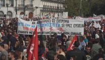Evropou otřásají protesty. Mohou za to změny pracovní doby i škrty