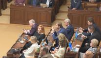Skoro polovina poslanců kumuluje funkce. Ve Sněmovně sedí hejtmani i starostové