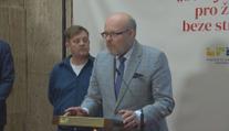 Ministerstvo spustilo očkovací kampaň. Tváří je herec Petr Čtvrtníček