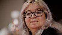 Senátorka Zwyrtek Hamplová zkolabovala. Z jednání ji odvezla sanitka