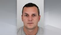 Policie varuje před nebezpečným mužem na útěku. Je podezřelý z pokusu o vraždu