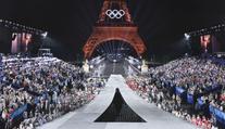 Zahájení OH v Paříži: Prudký liják, olympionici na Seině a zpívající Céline Dion