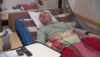 Invalidé se v Česku cítí méněcenní. Na ulici jim pomohou jen dva lidé z deseti