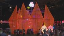 V Hongkongu slaví Festival Měsíce. Patří k němu i tanec s ohnivým drakem