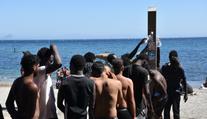 Situace v Ceutě houstne. Domobrany pořádají noční hony na migranty