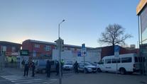 Policie znovu vyjížděla do Vysočan. Bleší trhy i přes zákaz opět otevřely