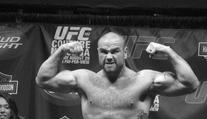 UFC zápasník zemřel. Tim Hague nepřežil knockout od soupeře