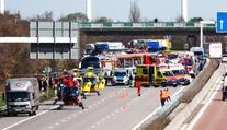 U Lipska havaroval dálkový autobus. Čtyři mrtví, desítky zraněných