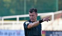 Borec na konec: Sudí sejmul hráče loktem a mohl si udělit žlutou kartu