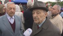 Milouši, děkujeme! píšou komunisté. Schytali to za srovnání s Havlem