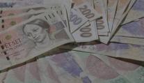 Muž předával peníze kurýrům. Podvodníci získali tři miliony