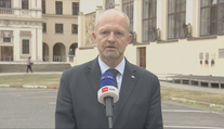 Předseda NSA létá za peníze státu do exotiky. Ty cesty jsou velmi potřebné, hájí se