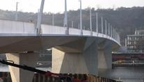 Praha bude mít konečně nový most. Už teď ale dělá vrásky řidičům MHD