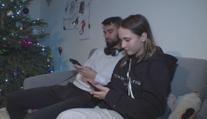 SMS zprávy u Čechů propadly. Na Štědrý den si lidé hlavně telefonovali