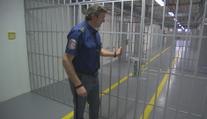 Policie rozbila gang, který pašoval do vězení drogy. Měli na to mazané metody
