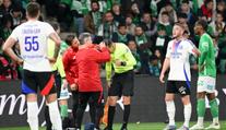 Prestižní derby ve Francii bylo přerušeno. Divák trefil sudího předmětem do hlavy