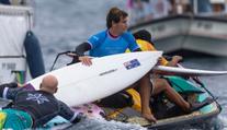 Kousek od tragédie. Australský surfař se na olympiádě málem utopil