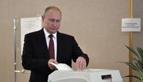 Putinova strana vyhrála komunální volby, provázely je protesty i podvody