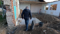 Lidé chtěli opravit dům, zůstaly jim ruiny. Případ je mnohem horší, než se zdálo