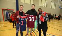 Satoranský v Anglii: Výměna dresů s fotbalisty a byly i žongly!