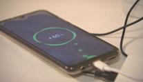Británie pracuje na nové technologii. Díky ní by se mobily téměř nenabíjely