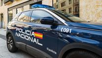 Policie rozbila továrnu na falešné parfémy. Našla padělky za víc než dvě miliardy