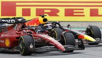 Drama při Velké ceně Rakouska. Sainz skončil v plamenech. Vyhrál Leclerc