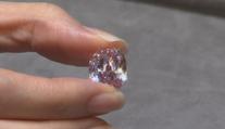 Vzácný a největší růžový diamant svého druhu bude dražen v Ženevě