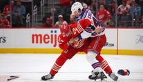 Chmelař se při debutu v NHL porval. Se soupeřem udělal rychlý proces