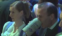 Kroje, dechovka a pivo. Weber zakončil kampaň, má vizi pro EU