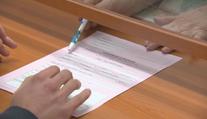 Vláda prosazuje zrušení srážkové daně pro dohodáře. Ztíží jim život, vadí opozici