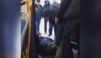 VIDEO: Ruska se v autobusu nechala slyšet, že nesouhlasí s válkou. Vyvlekli ji