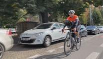 Cyklisté se budou zase předjíždět jinak. Ministerstvo chystá další změnu
