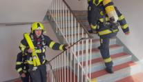 Pražská dvojčata ožila vzpomínkou. Příslušníci IZS běželi na počest padlých kolegů